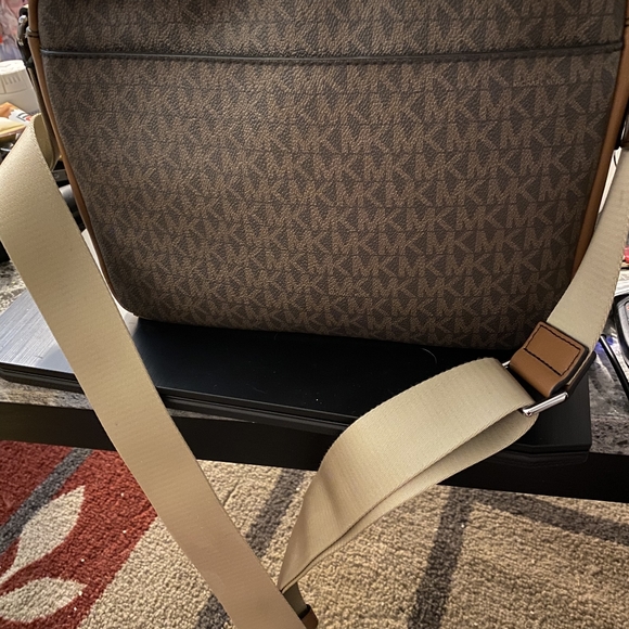 Michael Kors Shoulder Bag - Picture 2 of 2